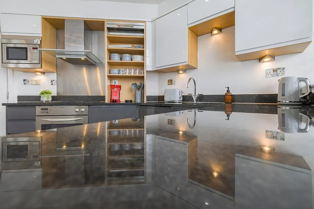 Central Brighton Lanes Apartment - Sleeps 5