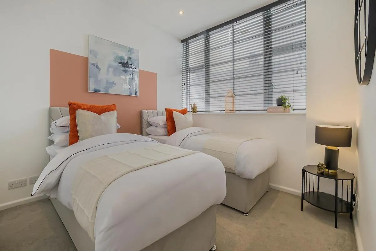 Central Brighton Lanes Apartment - Sleeps 5