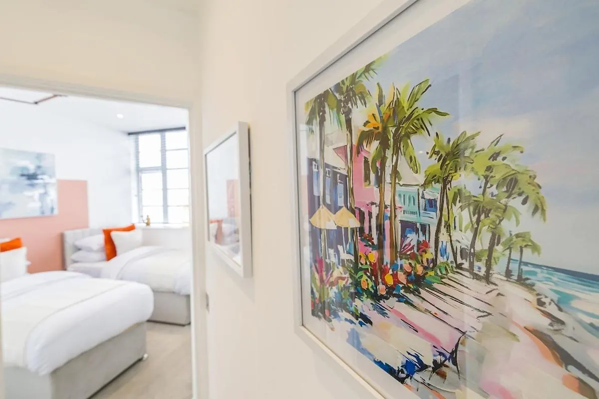 Central Brighton Lanes Apartment - Sleeps 5 0*,  영국