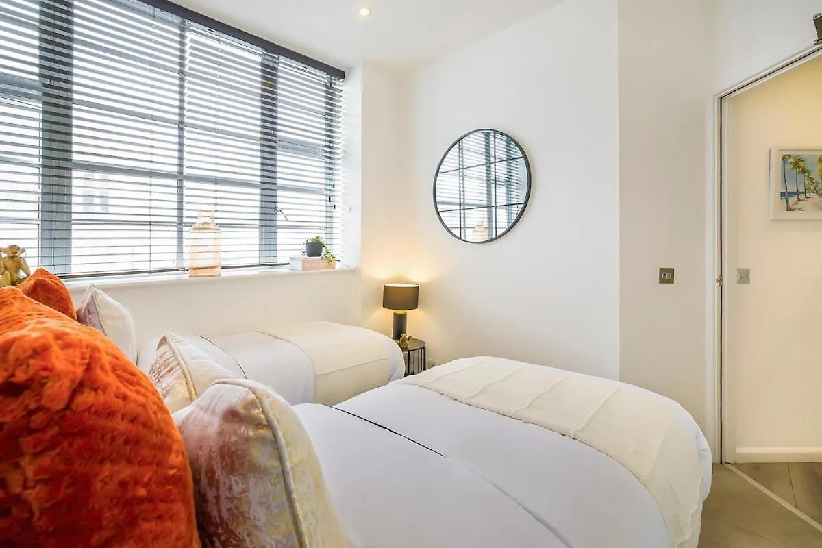 Central Brighton Lanes Apartment - Sleeps 5