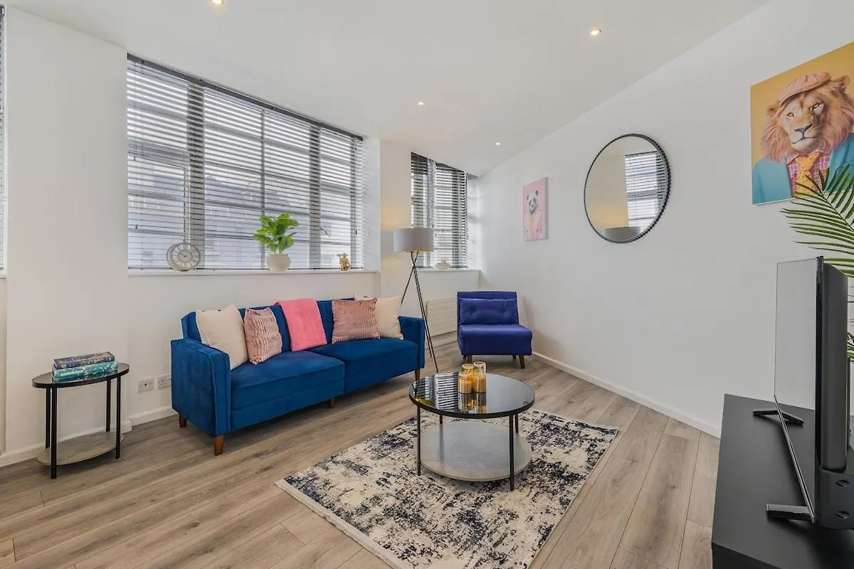 Central Brighton Lanes Apartment - Sleeps 5